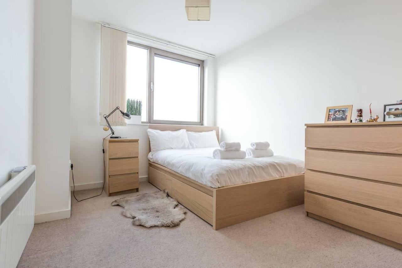 Modern 1 Bedroom Apartment In E1 With Great Views Londres Exterior foto